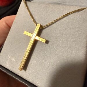 18K Gucci Gold Cross Pendant Necklace